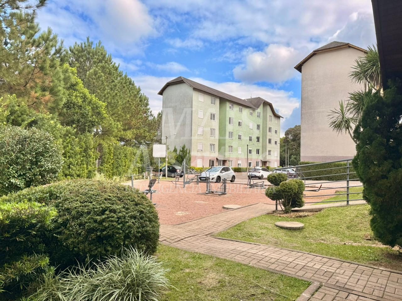 Apartamento no 3º andar, semi mobiliado para venda - Monte Brasil 