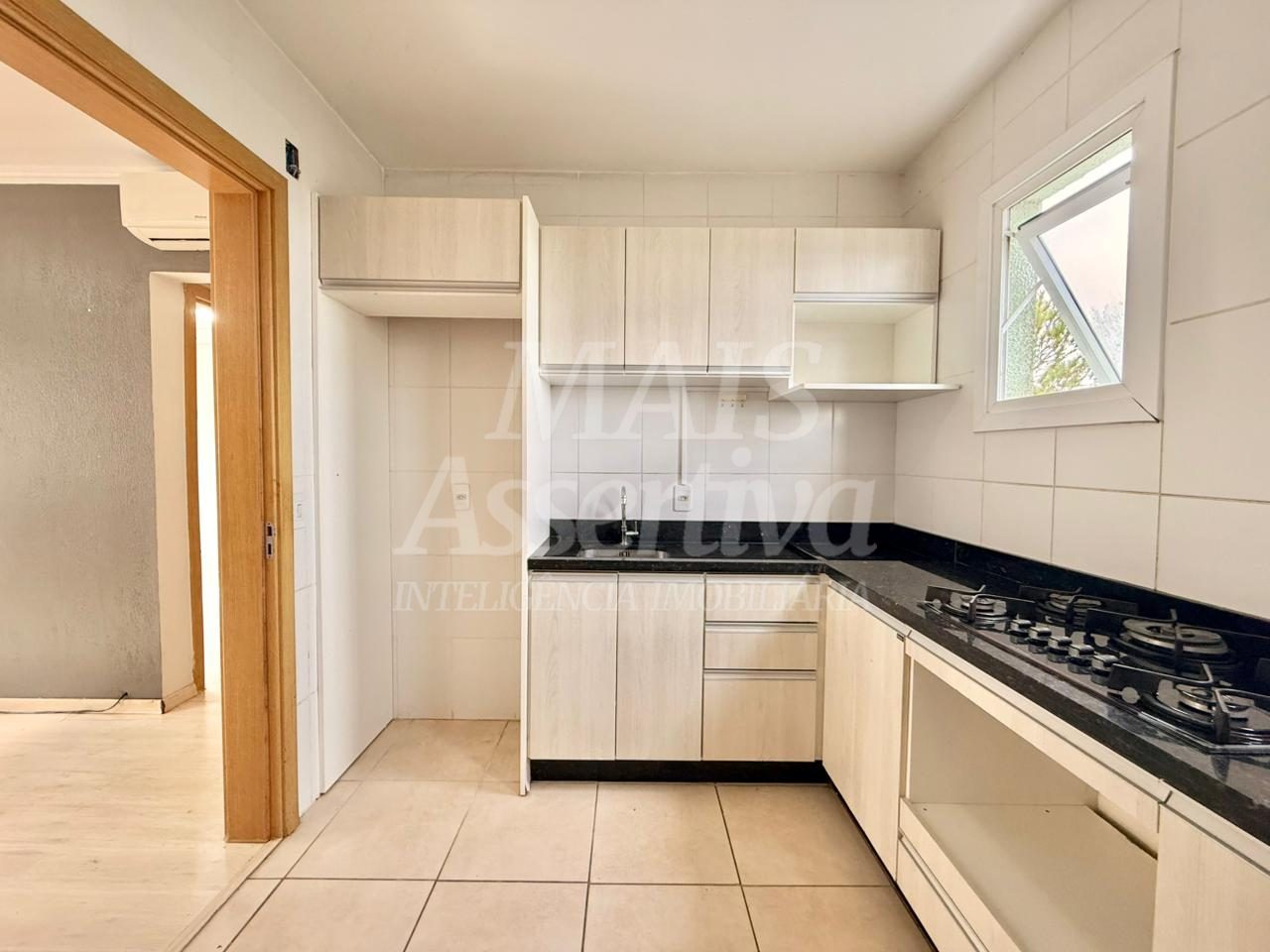 Apartamento no 3º andar, semi mobiliado para venda - Monte Brasil 