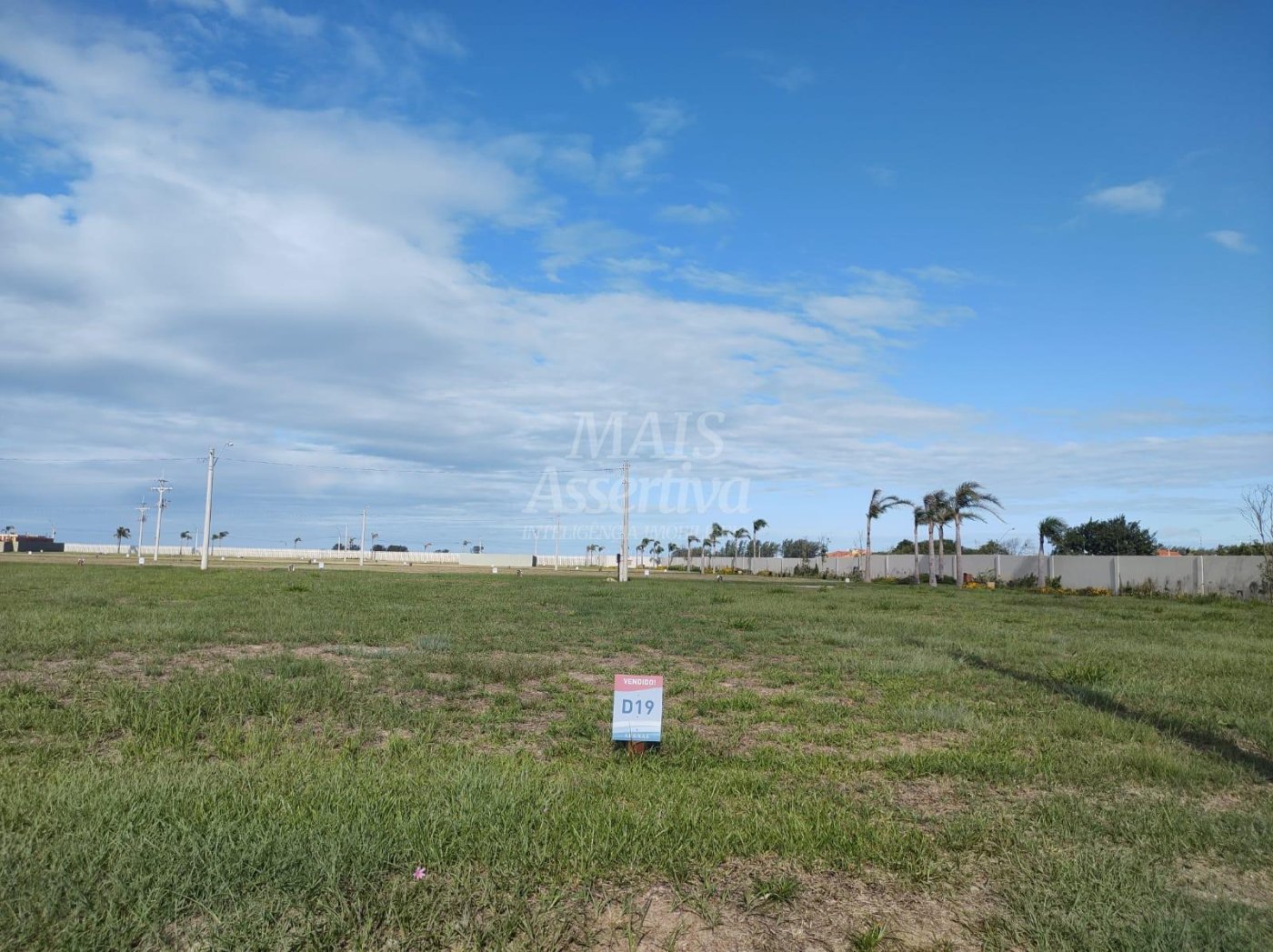  TERRENO EM CONDOMINIO FECHADO PARA VENDA - PRAIA CURUMIM EM CAPÃO DA CANOA